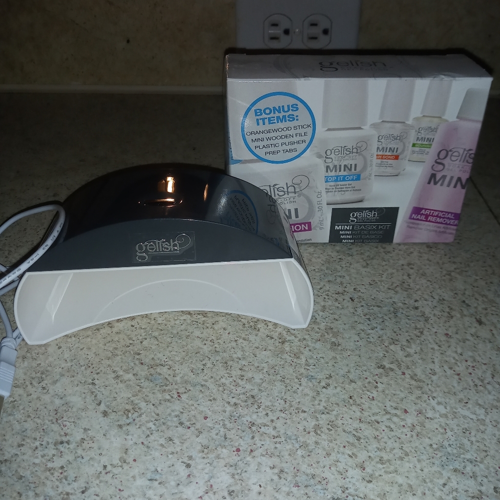 Gelish basic kit with mini gelish light